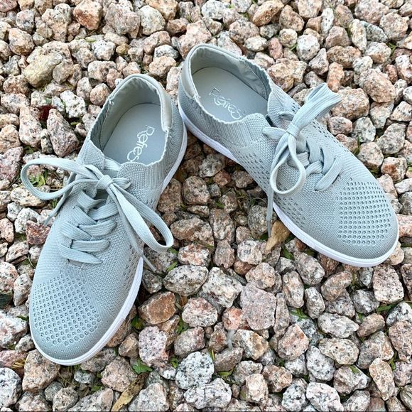 New in Box Grey Gray Lightweight Breathable Athletic Sneakers Tennis Shoes - Picture 5 of 8